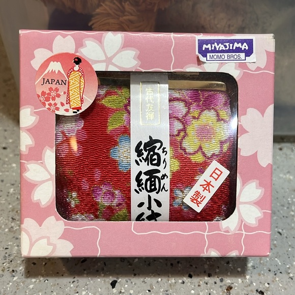 JAPANESE BRAND MOMO BROS. FLORAL BLOSSOMS COIN PURSE RED MULTI NEW IN BOX - Picture 4 of 9